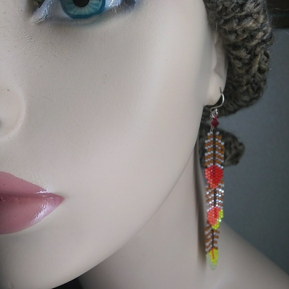 ⭐Sold at Glen Rose Expo🌟 Feathers Long Earrings - Picture 4 of 8
